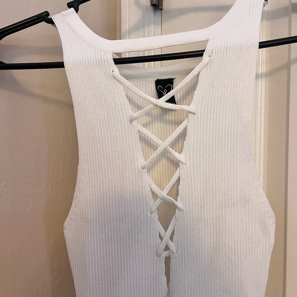 White form fitting dress - Picture 4 of 4
